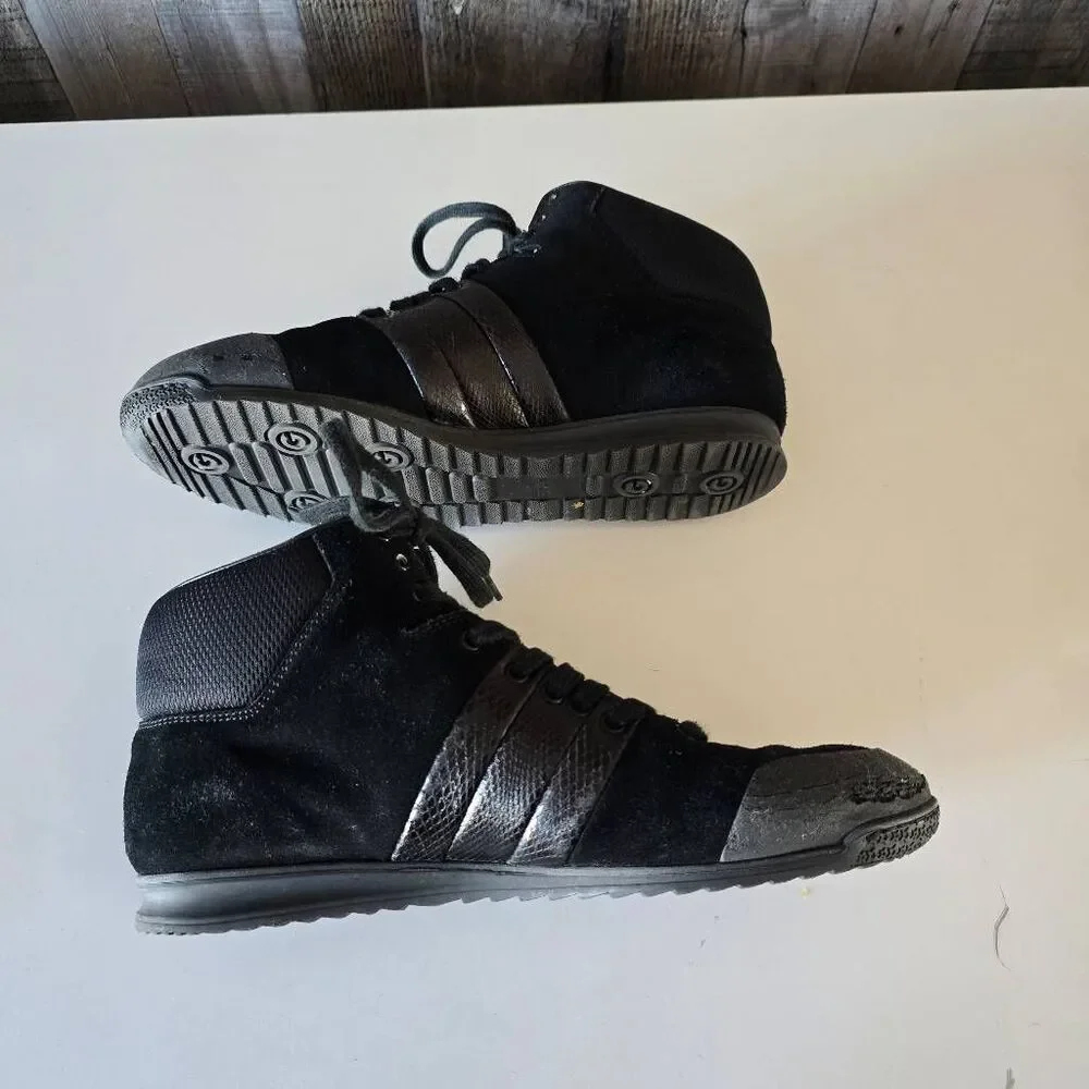 Gucci Black Suede Sneakers 39 8.5 FLAWED Designer Luxury Minimalist Luxe Casual